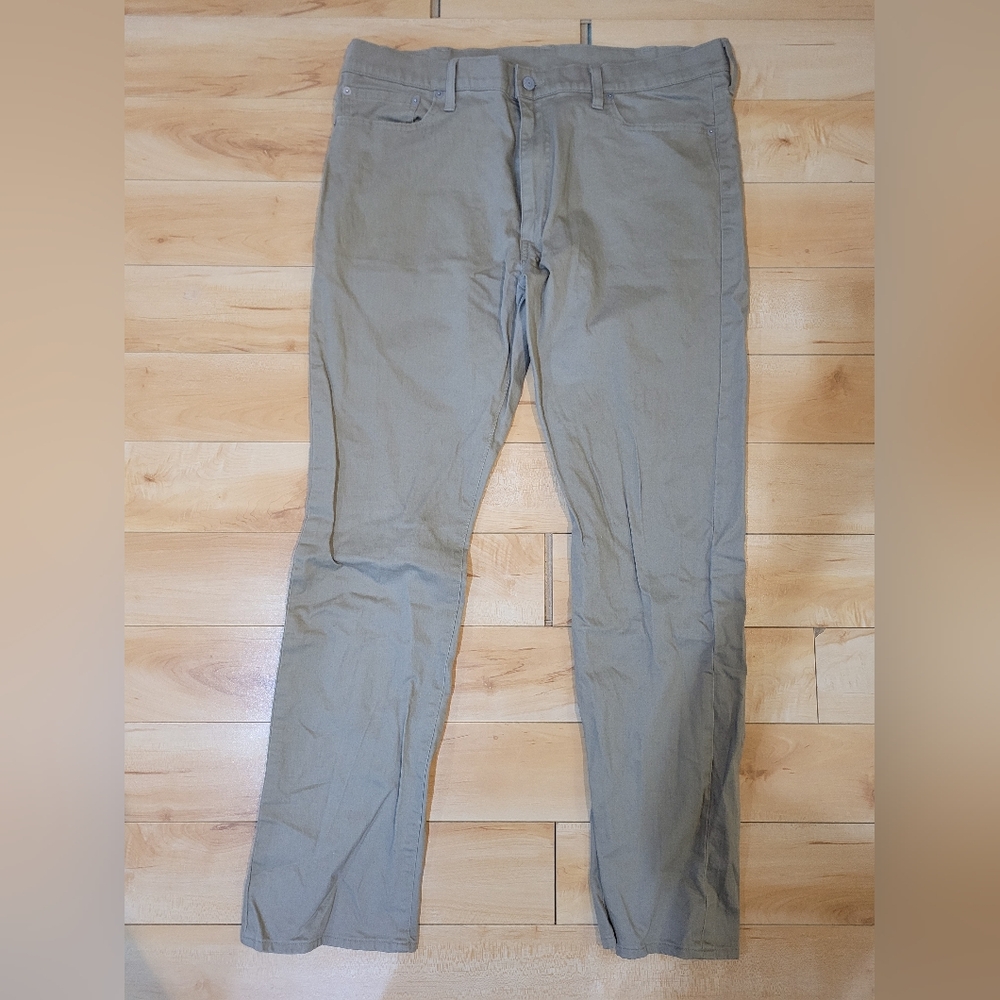Levi's 513 men's size W38/L32 slim straight fit beige pants